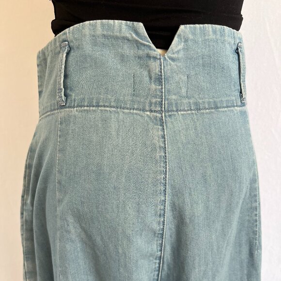 Juicy Couture Black Label Wide-Leg Crop Jeans – Luxe, Dramatic, & Effortless! - Picture 3 of 10